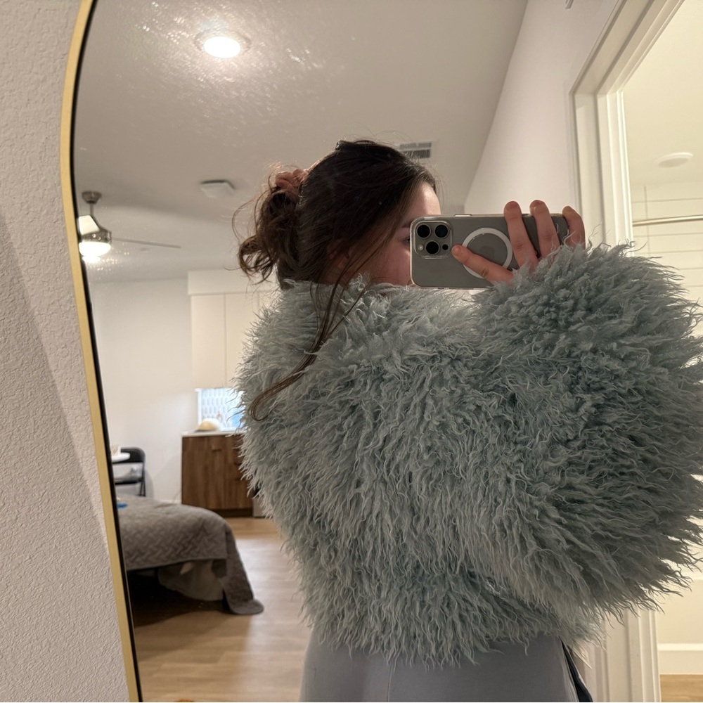 Stylish Women's Fluffy Gray Jacket - Picture 5 of 5